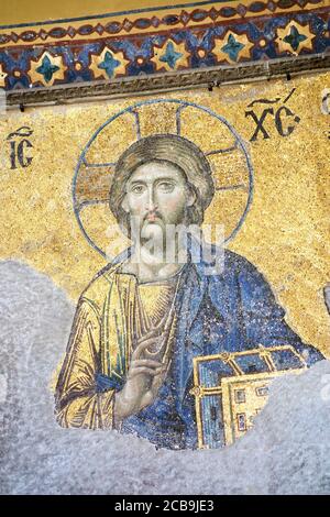 Das Deësis Mosaik, alte christliche Kunst, die Christus zeigt, auf der oberen Galerie in der Hagia Sophia. Istanbul. Türkei. Stockfoto