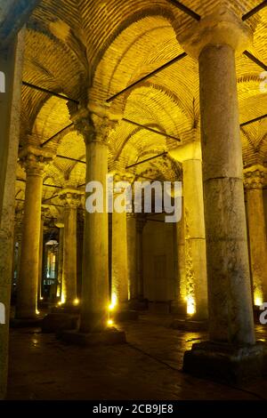 Innenraum der Basilika Zisterne oder versunkene Zisterne. Sultanahmet. Istanbul. Türkei. Stockfoto