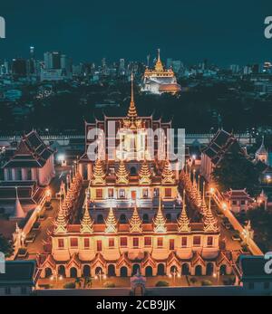 Luftaufnahme des Loha Prasat-Tempels in der Altstadt von Bangkok In Thailand Stockfoto