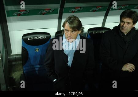 Mailand Italien, 11. Dezember 2005, 'G.MEAZZA SAN SIRO' Stadion,Campionato di Calcio Seria A 2005/2006, FC Inter - AC Mailand : der Inter Trainer Roberto Mancini vor dem Spiel Stockfoto