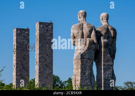 Skulpturen aus der NS-Zeit die Diskus-Werfer von Karl Albiker AT Olympiastadion Berlin Stockfoto