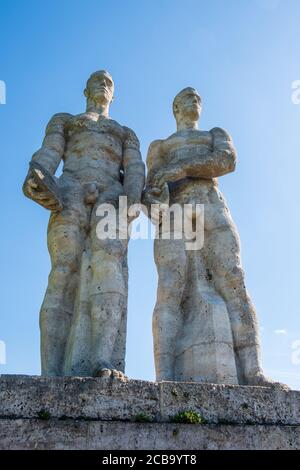 Skulpturen aus der NS-Zeit die Diskus-Werfer von Karl Albiker AT Olympiastadion Berlin Stockfoto