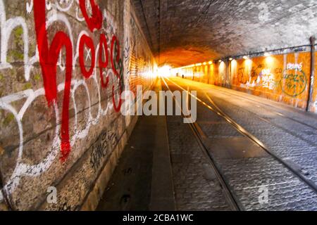 Straßenbahn im Perrache-Tunnel, Lyon, Rhone, Region Auvergne Rhone-Alpen, Frankreich Stockfoto