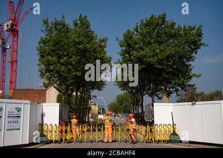 Laufende Bauarbeiten am geplanten Ort des Athleten heute Morgen. Die Organisatoren der Commonwealth Games 2022 in Birmingham planen nicht mehr, ein Dorf für Athleten auf einem einzigen Platz zu nutzen. Die Unterkunft sollte im Stadtteil Perry Barr gebaut werden, aber die Coronavirus-Pandemie hat das Denken verändert, und drei Standorte werden nun alternativ genutzt. Stockfoto