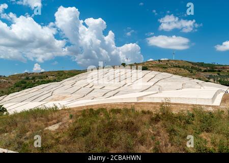 il Cretto di Burri, la più grande Opera d'arte a cielo aperto in italia, Alberto Burri, arte ambientale, Gibellina vecchia terremoto del Belice Stockfoto