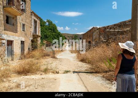 La città fantasma di Poggioreale Eine Geisterstadt von poggioreale, dopo il terremoto, Trapani, Sicilia, Italia Stockfoto