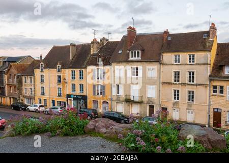 Typische normannische Häuser in dieser mittelalterlichen Stadt, Falaise, Calvados, Normandie, Frankreich. Reiche Geschichte. Wilhelm der Eroberer (Guillaume-le-Conquérant). Stockfoto