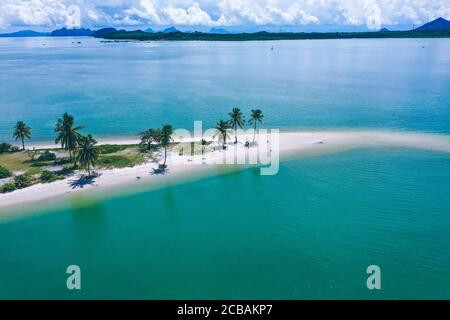 Luftaufnahme des Laem Hd Beach in Koh Yao Yai, Insel in der andamanensee zwischen Phuket und Krabi Thailand Stockfoto