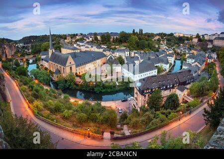 Luxemburg-Stadt. Luftbild Stadtbild der Altstadt von Luxemburg bei Sonnenuntergang im Sommer. Stockfoto