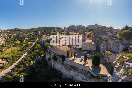Les Baux de Provence Dorf auf der Felsformation und seine Burg. Frankreich, Europa Stockfoto