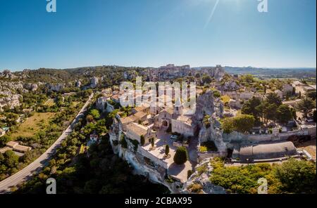 Les Baux de Provence Dorf auf der Felsformation und seine Burg. Frankreich, Europa Stockfoto
