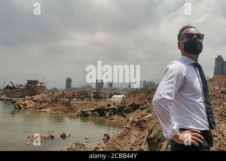 Beirut, Libanon. August 2020. Der deutsche Außenminister Heiko Maas besucht den Ort der massiven Hafenexplosion in Beirut vom 04. August, bei der Dutzende von Menschen ums Leben kamen, mindestens 6000 verletzt und etwa 250,000 bis 300,000 vertrieben wurden. Quelle: Marwan Naamani/dpa/Alamy Live News Stockfoto