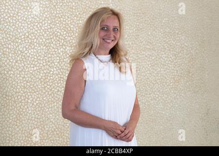 Prag, Tschechische Republik. August 2020. Die tschechische Harfenistin Jana Bouskova posiert für die Fotografin der Tschechischen Nachrichtenagentur (CTK) am 12. August 2020 in Prag, Tschechische Republik. Kredit: Ondrej Deml/CTK Foto/Alamy Live Nachrichten Stockfoto