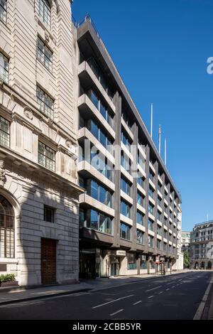 Schräge Ansicht der Haupthöhe (Osten) nordwestlich von Prince's Street, Lutyens Midland Bank ist auf der linken Seite des Rahmens. City of London Lockdown 2020 Stockfoto
