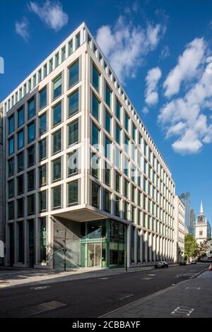 Schräge Ansicht der Südlage von 55 Gresham Street, Blick nach Nordosten. Eine umfangreiche Renovierung des Gebäudes wurde 20 von Fletcher Priest abgeschlossen Stockfoto