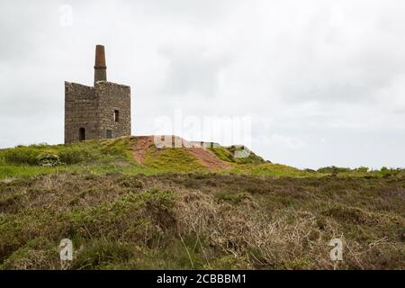 Ruine des Motorhauses für den Schacht von Greenburrow bei der Mine Ding Dong, Cornwall, Großbritannien Stockfoto