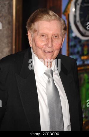 ***DATEI FOTO*** Sumner Redstone ist am 97 verstorben. Sumner Redstone bei den 63. Jährlichen Tony Awards in der Radio City Music Hall in New York City. Juni 2009. Quelle: Dennis Van Tine/MediaPunch Stockfoto