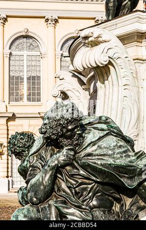 Bronzefigur auf der Reiterstatue von Friedrich Wilhelm I., Schloss Charlottenburg. Berlin, Deutschland. Stockfoto