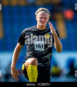 12. August 2020, Österreich, Altach: Fußball: Testspiele, SC Altach - Borussia Dortmund in der Cashpoint Arena. Erling Braut Haaland aus Dortmund wärmt sich auf. Foto: David Inderlied/DPA/dpa Stockfoto