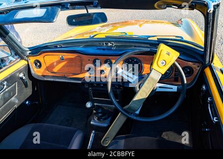 Stopi-Lenkradsperre bei einem TR6-Fahrzeug Stockfotografie - Alamy