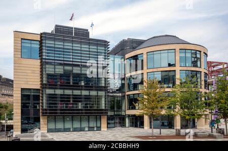Queen Elizabeth House, das Gebäude des britischen Regierungszentrums in Edinburgh, Schottland, beherbergt den britischen öffentlichen Dienst in der Stadt. Stockfoto