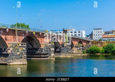 TRIER, 20. JULI 2020: Römische Brücke von trier Stockfoto