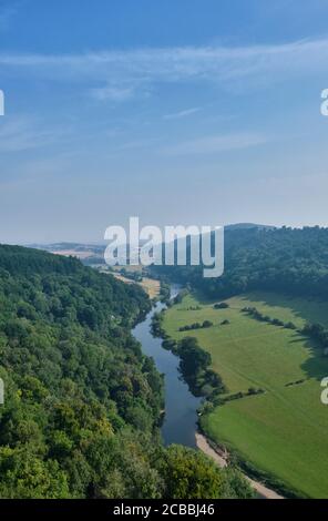 Der Fluss Wye zwischen Huntsham Hill und Coppet Hill, von Symonds Yat Rock, Symonds Yat East, Herefordshire aus gesehen Stockfoto