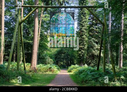 Kathedrale - von Kevin Atheron - auf dem Skulpturenpfad in den Beechenhurst Woods, in der Nähe von Coleford, Forest of Dean, Gloucestershire Stockfoto