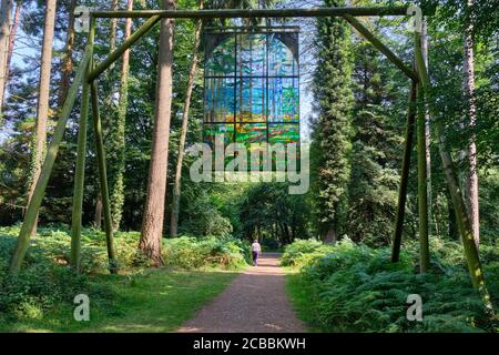 Kathedrale - von Kevin Atheron - auf dem Skulpturenpfad in den Beechenhurst Woods, in der Nähe von Coleford, Forest of Dean, Gloucestershire Stockfoto