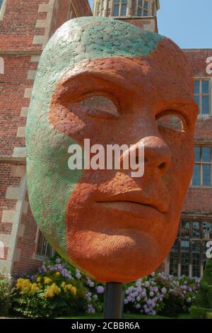 Skulpturen-Display Metall geschnitten, Doddington Hall Lincolnshire, Ausschnitt von Hand gemacht, natürlich aussehende Gartenfiguren, Statuen, öffentlichen Raum, Skulpturen, Kunst. Stockfoto