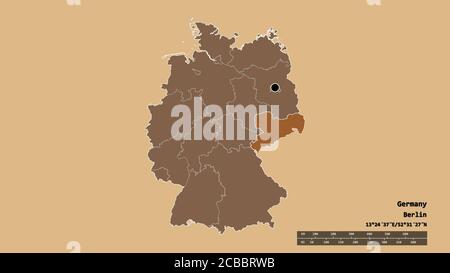 Entsättigte Form Deutschlands mit seiner Hauptstadt, Hauptregionalteilung und dem abgetrennten Sachsen-Raum. Beschriftungen. Komposition von gemusterten Texturen. 3D-RE Stockfoto