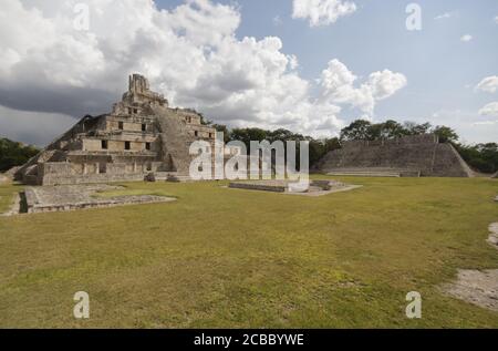 Schöne Aufnahme von Edzna Tempel von fünf Etagen Ruinen im südlichen Yucatan, Campeche, Mexiko Stockfoto