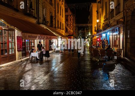 Terrassen Restaurants in Rue du Grand Marché, Tours, Centre-Val de Loire , Frankreich Stockfoto