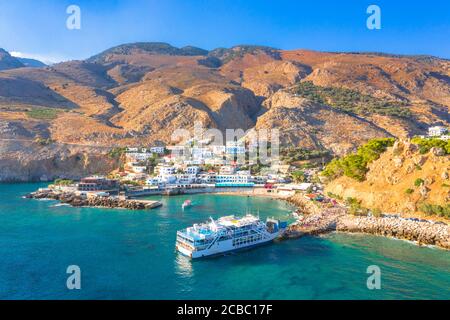 Die kleinen traditionellen Dorf Chora Sfakion, Sfakia, Chania, Kreta, Griechenland. Stockfoto