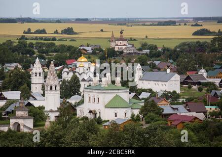 Die antike Stadt Susdal. Blick vom Glockenturm des Ehrwürdigen. Goldring von Russland. Vladimir Region. Stockfoto