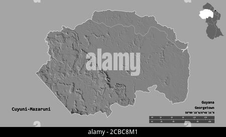 Form von Cuyuni-Mazaruni, Region Guyana, mit seiner Hauptstadt isoliert auf festem Hintergrund. Entfernungsskala, Regionenvorschau und Beschriftungen. Bilevel Elevatio Stockfoto