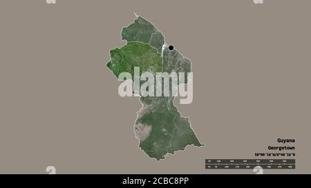 Entsättigte Form von Guyana mit seiner Hauptstadt, der wichtigsten regionalen Teilung und der abgetrennten Cuyuni-Mazaruni-Bereich. Beschriftungen. Satellitenbilder. 3D-Rendering Stockfoto