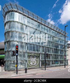 Moderner Eingang zum Borough Market, berühmten Straße und Lebensmittelmarkt in der Nähe der London Bridge, in Southwark. Stockfoto