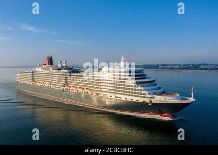 Queen Elizabeth Kreuzfahrtschiff Ankunft in Southampton Port keine Passagiere Aufgrund einer Pandemie Stockfoto