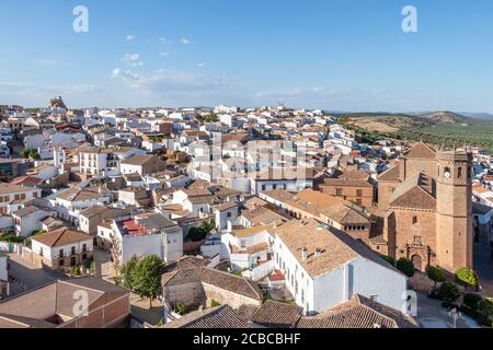 Luftaufnahme der historischen Stadt Banos de la Encina, Stadt Jaen. Andalusien, Spanien Stockfoto