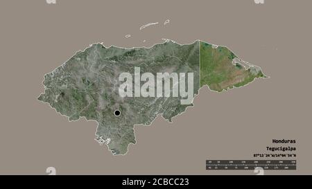 Entsättigte Form von Honduras mit seiner Hauptstadt, Hauptregionalteilung und dem abgetrennten Gracias a Dios Gebiet. Beschriftungen. Satellitenbilder. 3D-Rendering Stockfoto