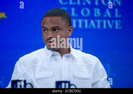 Austin, Texas, USA, 14. Februar 2009: NFL-Fußballspieler Nnamdi Asomugha nimmt an einer Podiumsdiskussion an der Clinton Global Initiative University Teil, einer Konferenz, auf der Studenten auf globale Herausforderungen wie Armut, Hunger, Energie, Klimawandel und globale Gesundheit reagieren. Das Programm wurde vom ehemaligen Präsidenten Bill Clinton gegründet. ©Bob Daemmrich Stockfoto