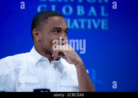 Austin, Texas, USA, 14. Februar 2009: NFL-Fußballspieler Nnamdi Asomugha nimmt an einer Podiumsdiskussion an der Clinton Global Initiative University Teil, einer Konferenz, auf der Studenten auf globale Herausforderungen wie Armut, Hunger, Energie, Klimawandel und globale Gesundheit reagieren. Das Programm wurde vom ehemaligen Präsidenten Bill Clinton gegründet. ©Bob Daemmrich Stockfoto