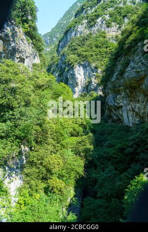 Weg von Ponale, am Gardasee, Trentino, Italien, von der alten Straße aus dem Ledro-Tal gemacht Stockfoto