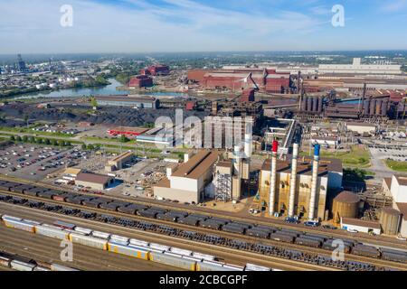 Dearborn, Michigan - der CSX-Bahnhof neben dem massiven Ford Rouge Industriekomplex. Stockfoto