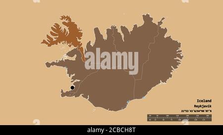 Entsättigte Form von Island mit seiner Hauptstadt, Hauptregionalteilung und dem abgetrennten Vestfirðir-Gebiet. Beschriftungen. Komposition von gemusterten Texturen. 3D Stockfoto