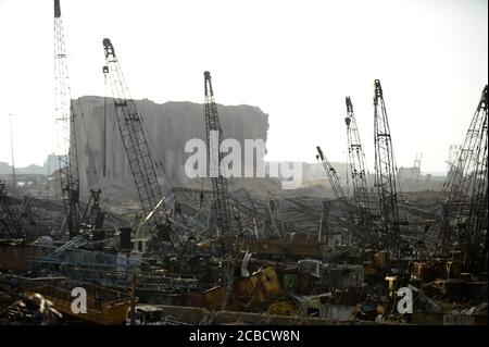 Beirut, Libanon. August 2020. Der beschädigte Hafen ist nach einer massiven Explosion in Beirut, Libanon, am Mittwoch, 12. August 2020 zu sehen. Foto von Mustafa Jamaleddine/UPI Credit: UPI/Alamy Live News Stockfoto