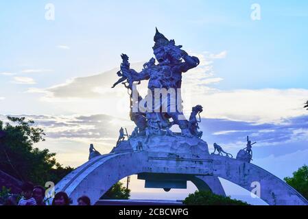 Uluwatu Tempel Balinese: Pura Luhur Uluwatu ist ein balinesischer hinduistischer Meertempel Pura Segara in Uluwatu Süd-Kuta, Badung. Der Tempel gilt als ein Stockfoto