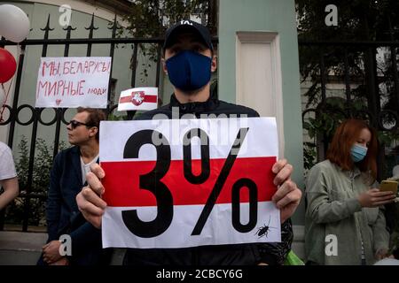 Moskau, Russland. Am 12. August nehmen 2020 Demonstranten am Streikposten gegen die offiziellen Ergebnisse der Präsidentschaftswahl in Belarus vor der belarussischen Botschaft in Moskau, Russland, Teil Stockfoto