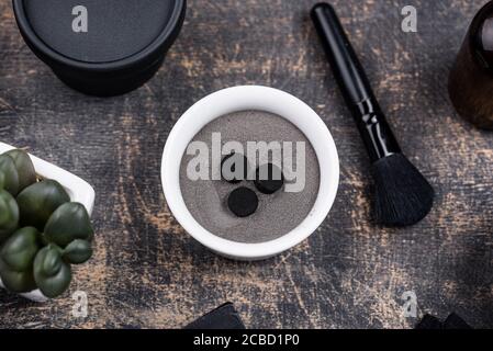 Set von schwarzen Holzkohle Detox Kosmetik Stockfoto
